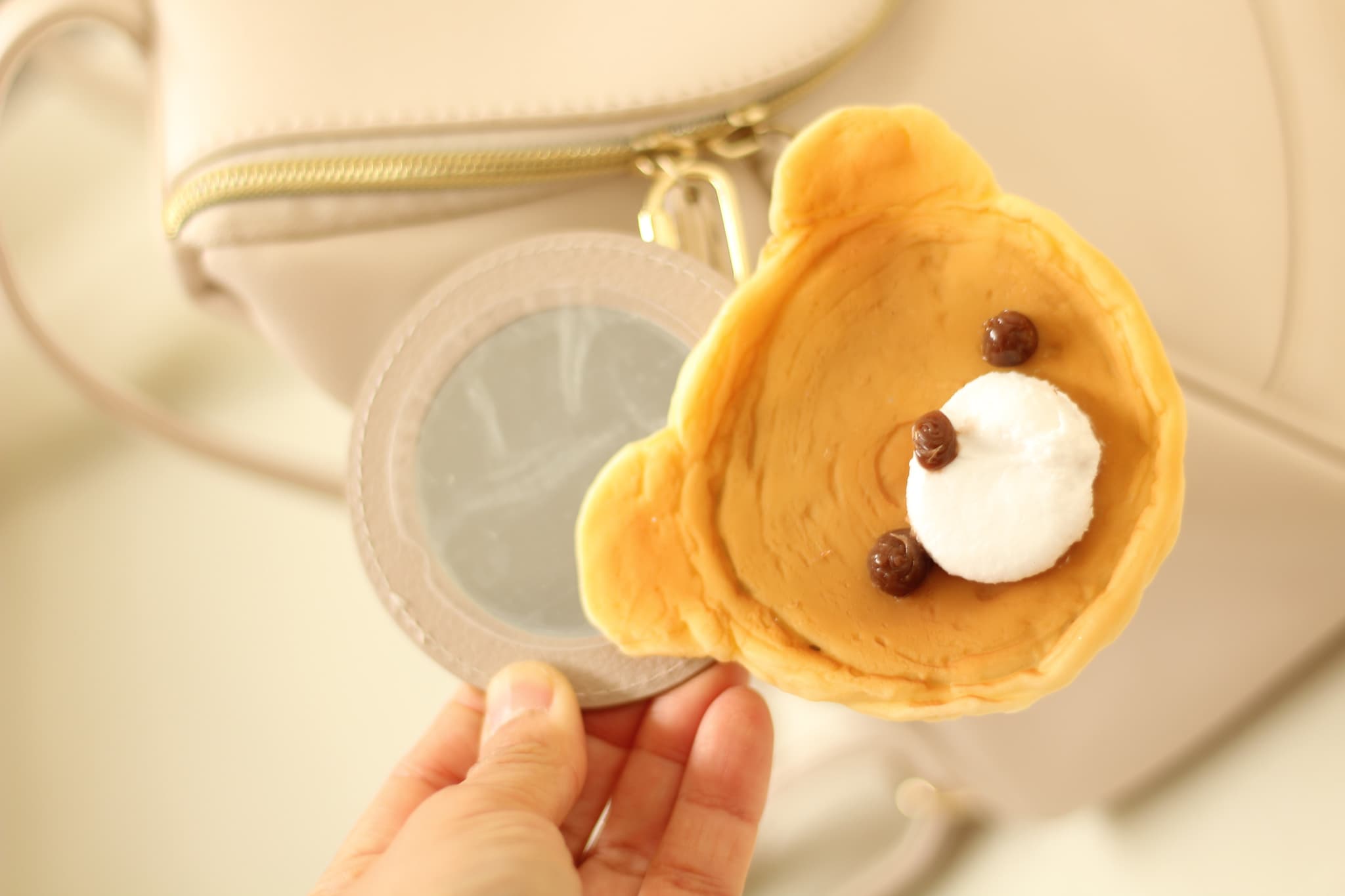 【ネジ式カラビナ付：スライド式ミラー大】くまさんのホットケーキ