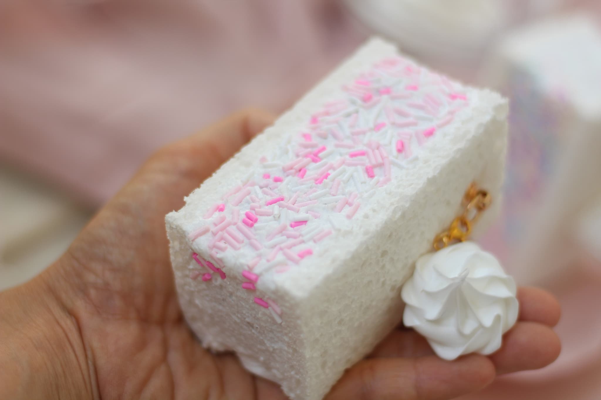 特別価格　【キーリング付きポーチ＆チャーム】チョコスプレー＆生クリームサンドイッチ（ピンクミックス）1枚目の画像