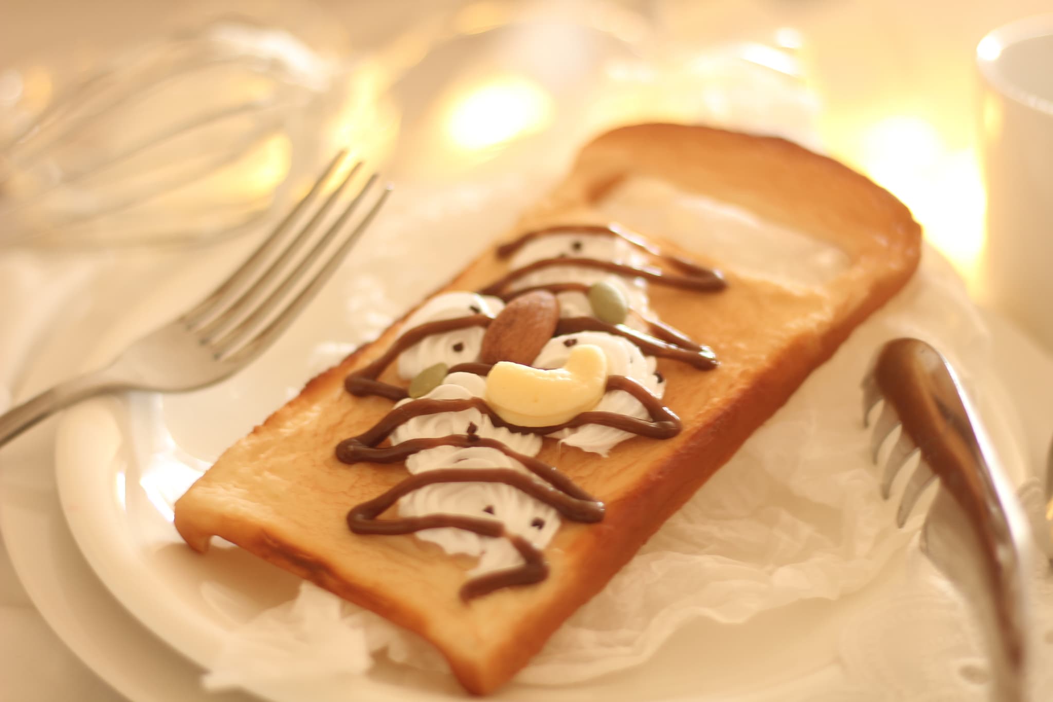 1カ月待ち　ナッツチョコのトーストスマホケース〈iPhone/Android 全機種対応〉iPhone17シリーズも可